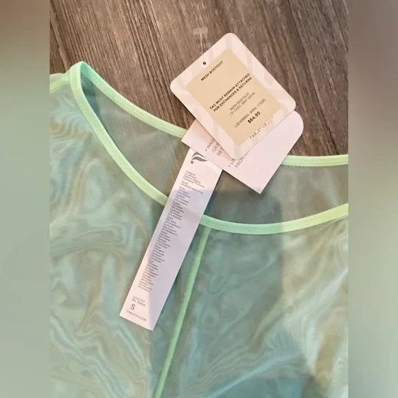 Fabletics mesh top and windbreaker pants - Picture 5 of 8